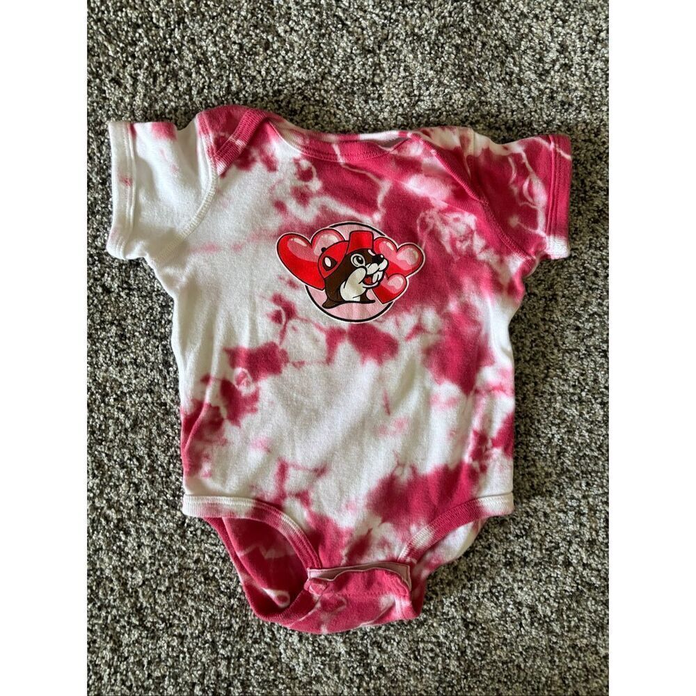 ❤️Buc-ee’s Baby Valentine Onesie Sz12M